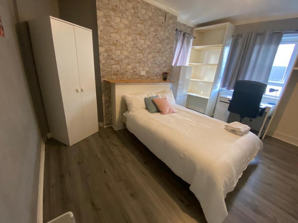 Lovely Private Room In Sandilands Dr Ab24 Aberdeen Bagian luar foto